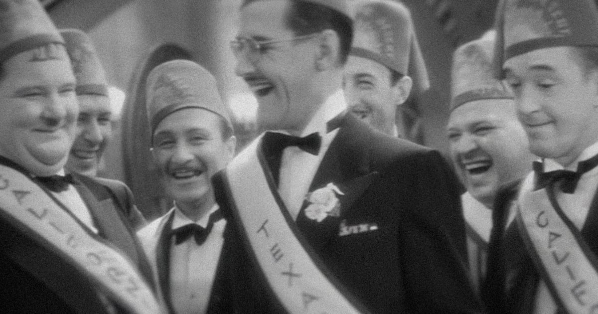 Laughing conventioneers in Sons of the Desert (1933)